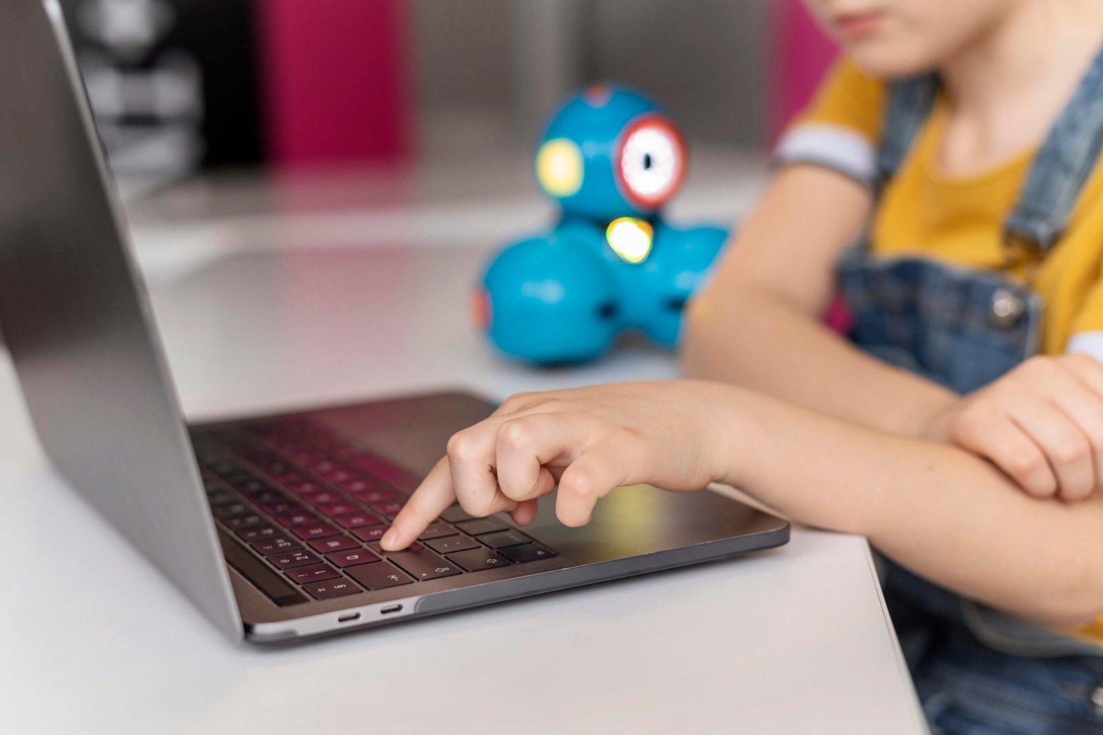 Uso saudável da internet: como proteger seu filho on-line sem invadir a privacidade