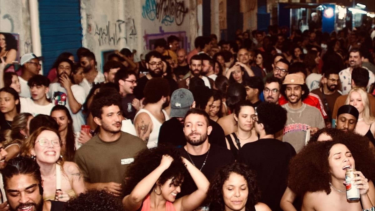 Disco Voador chega à 3ª edição neste sábado com baile 100% vinil no Centro de Vitória