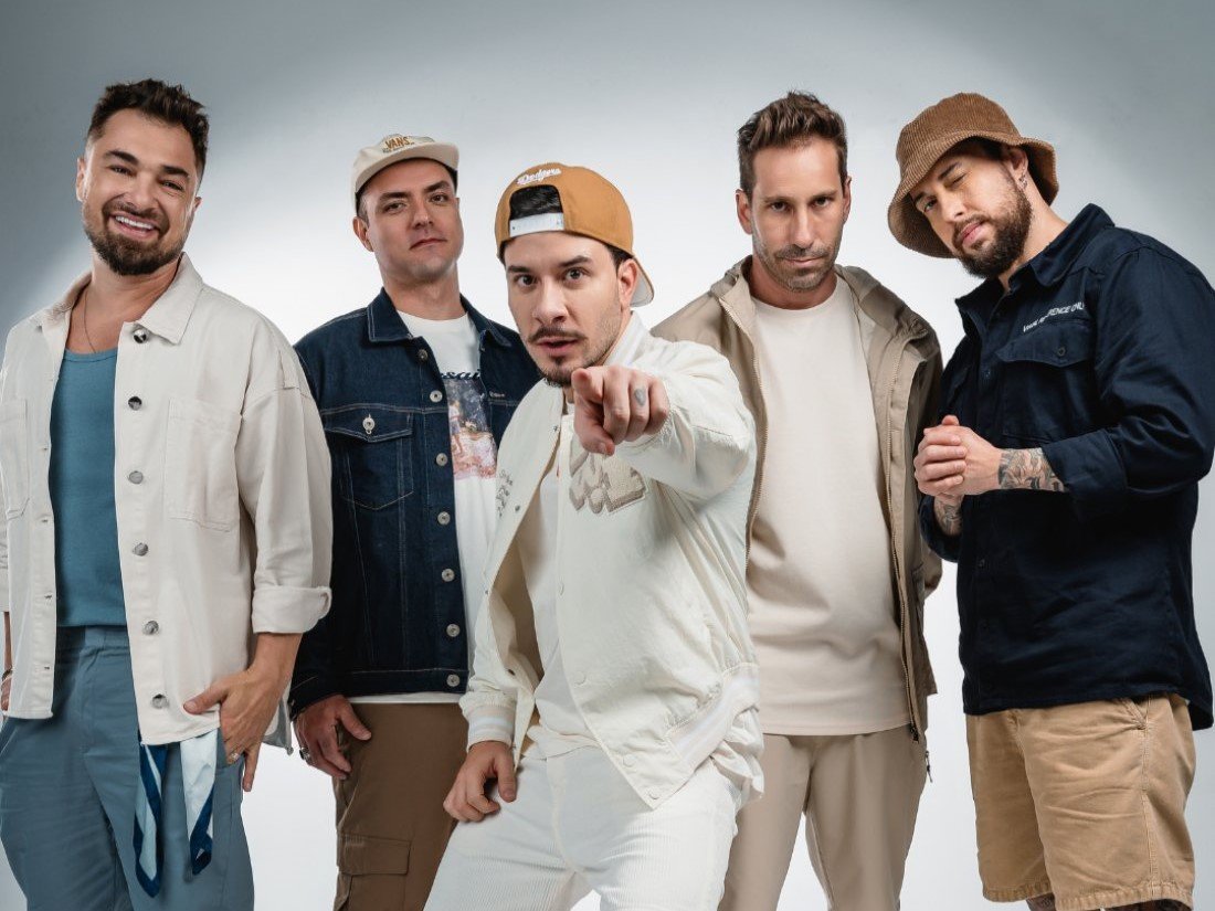 Jeito Moleque celebra 25 anos em show sunset neste sábado (28), em Vitória