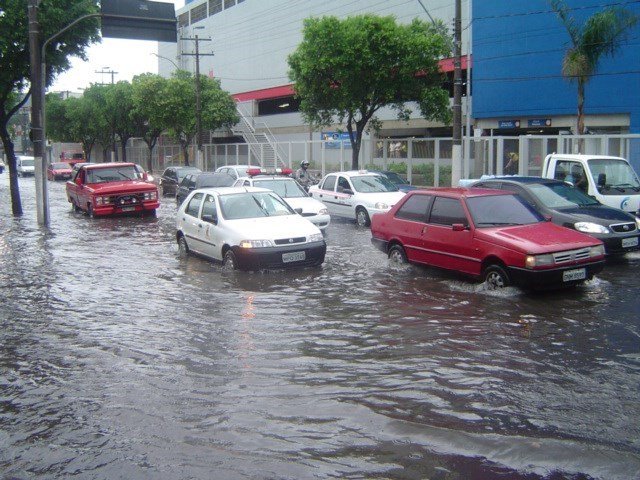 Chuva causa perda de placas no ES; veja como solicitar substituição no Detran