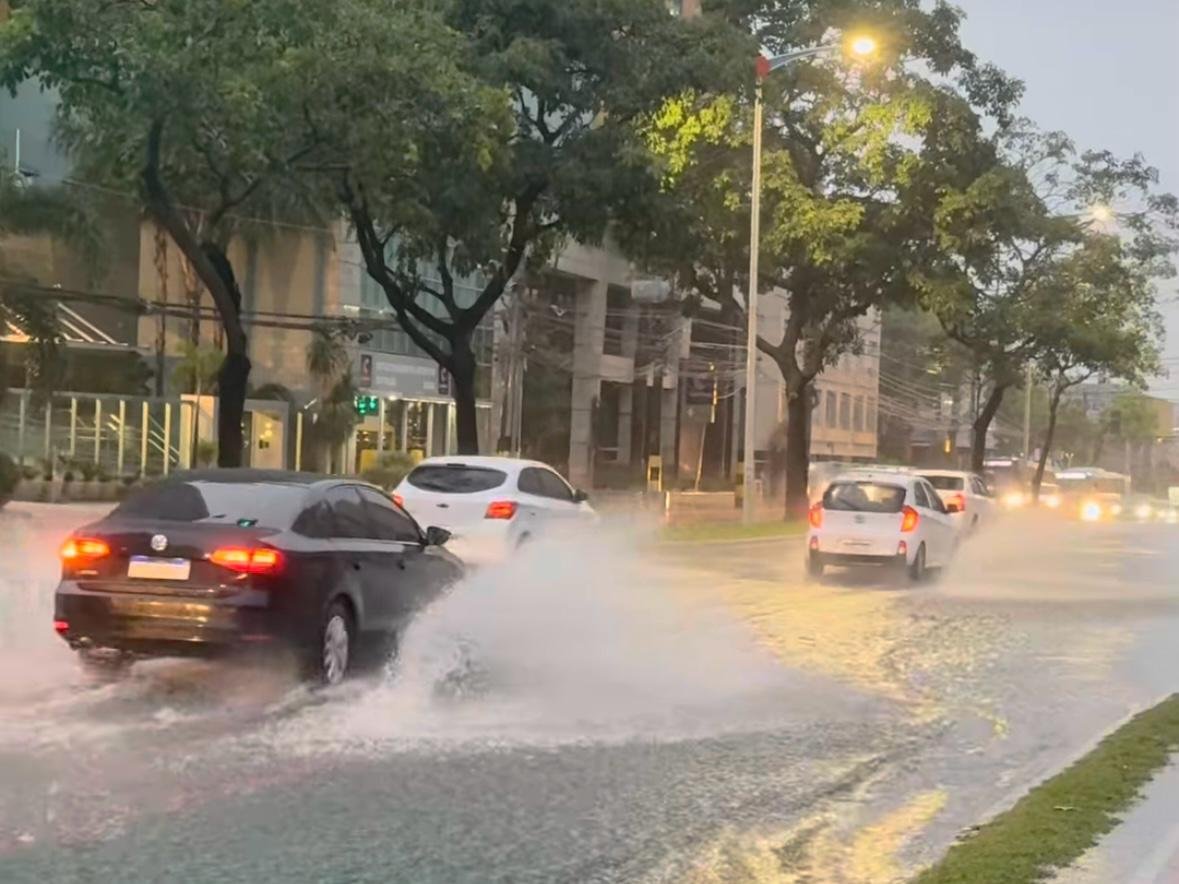 Chuva causa alagamentos e transtornos na Grande Vitória