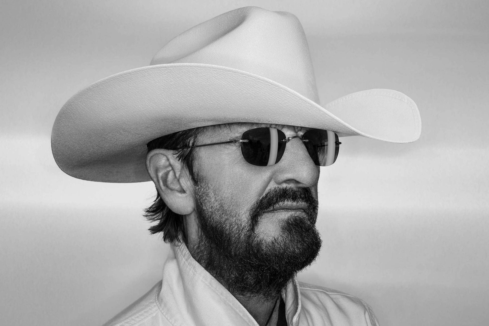 Ringo Starr persegue seu sonho na música country em novo álbum solo