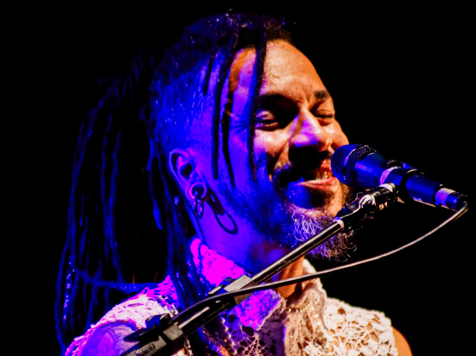 Capixaba Brunu Chico apresenta músicas inéditas em show no Centro de Vitória
