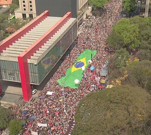 Artigo: O chão comum de 1985 e o mito da polarização