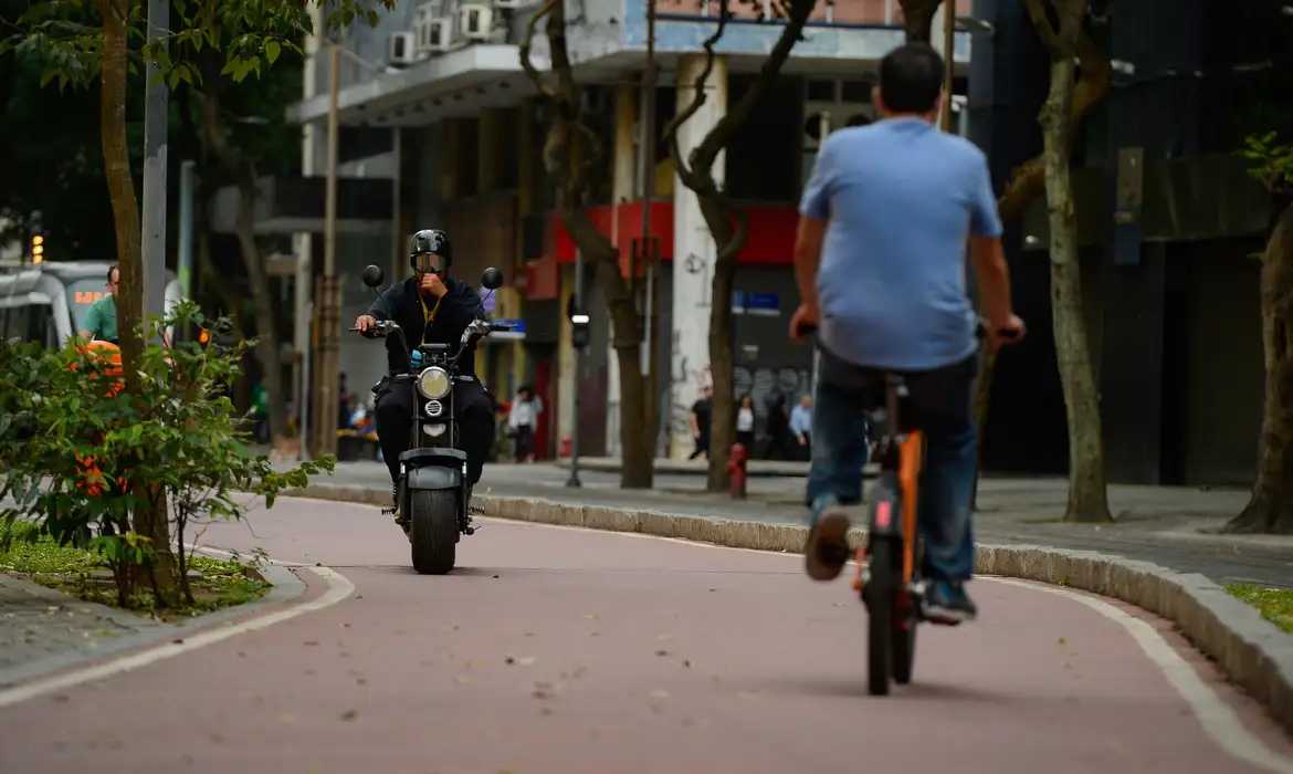 Veículos de duas rodas deverão se regularizar no ES, alerta Detran; saiba quais