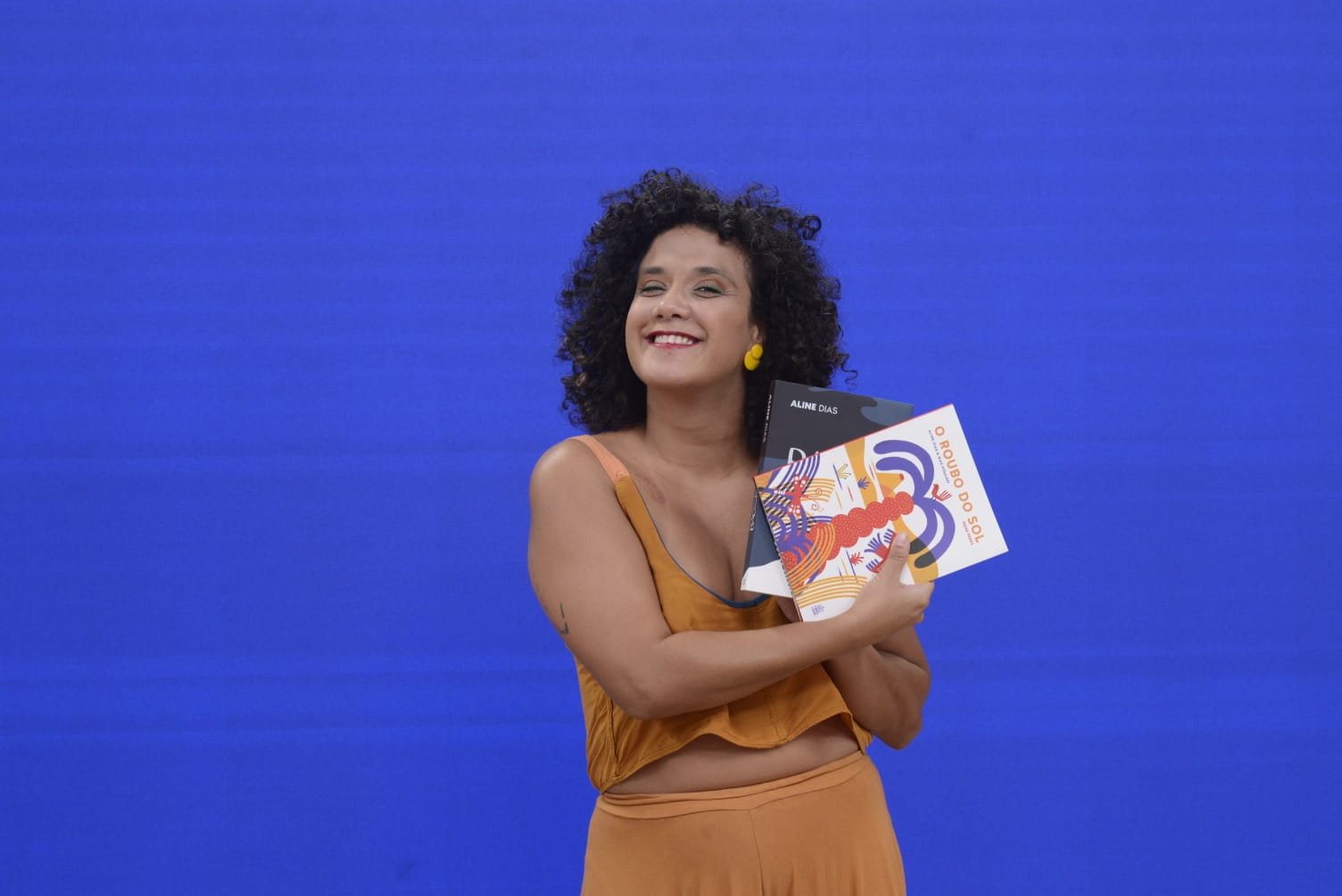 Autora capixaba lança livro infantil com parceria internacional