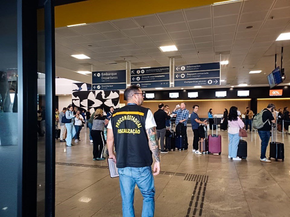 Responsáveis por transtornos a passageiros no Aeroporto de Vitória são notificados