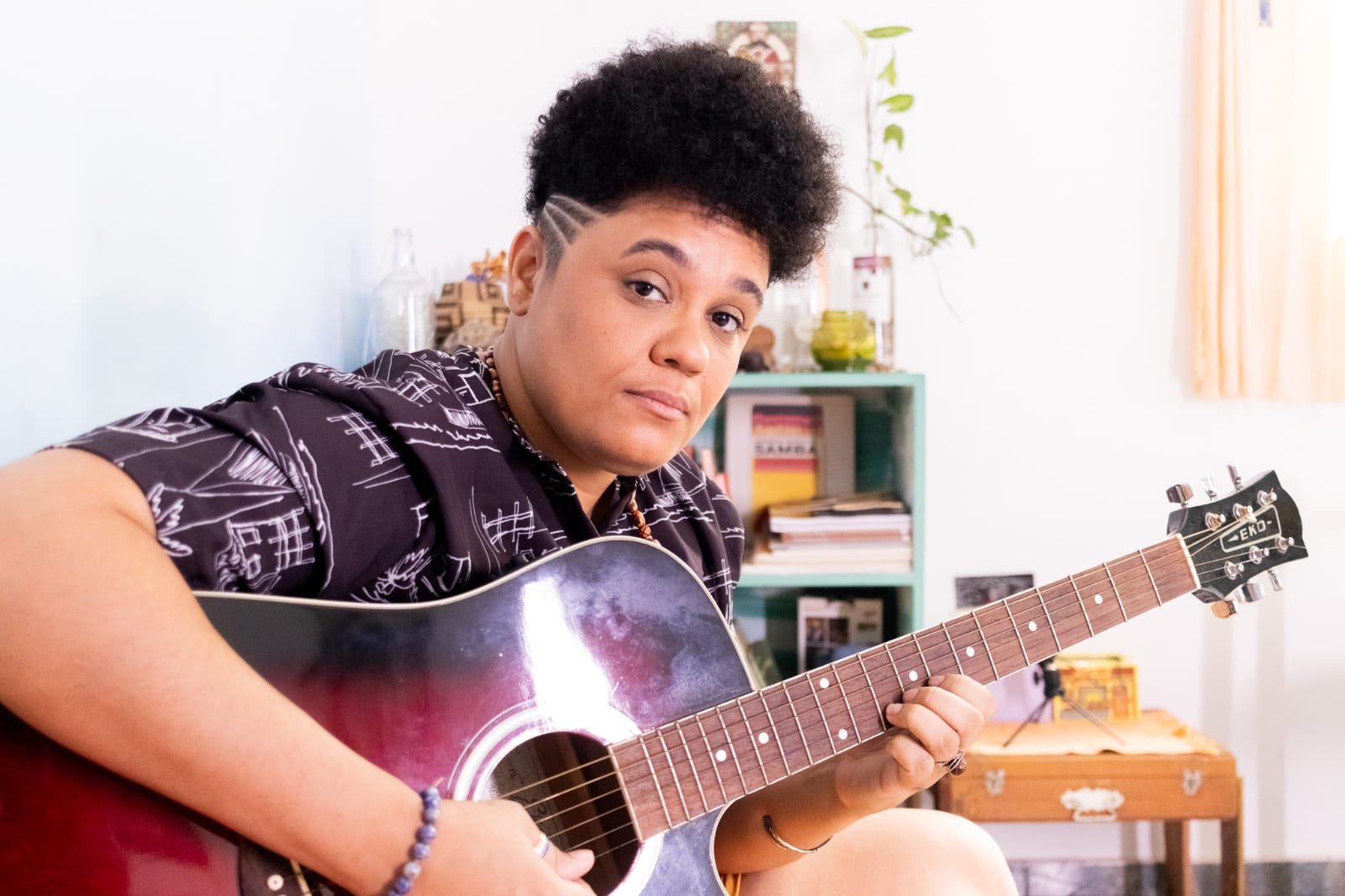 Cantor Lets leva o álbum Esferas ao palco do Espaço Thelema em show gratuito