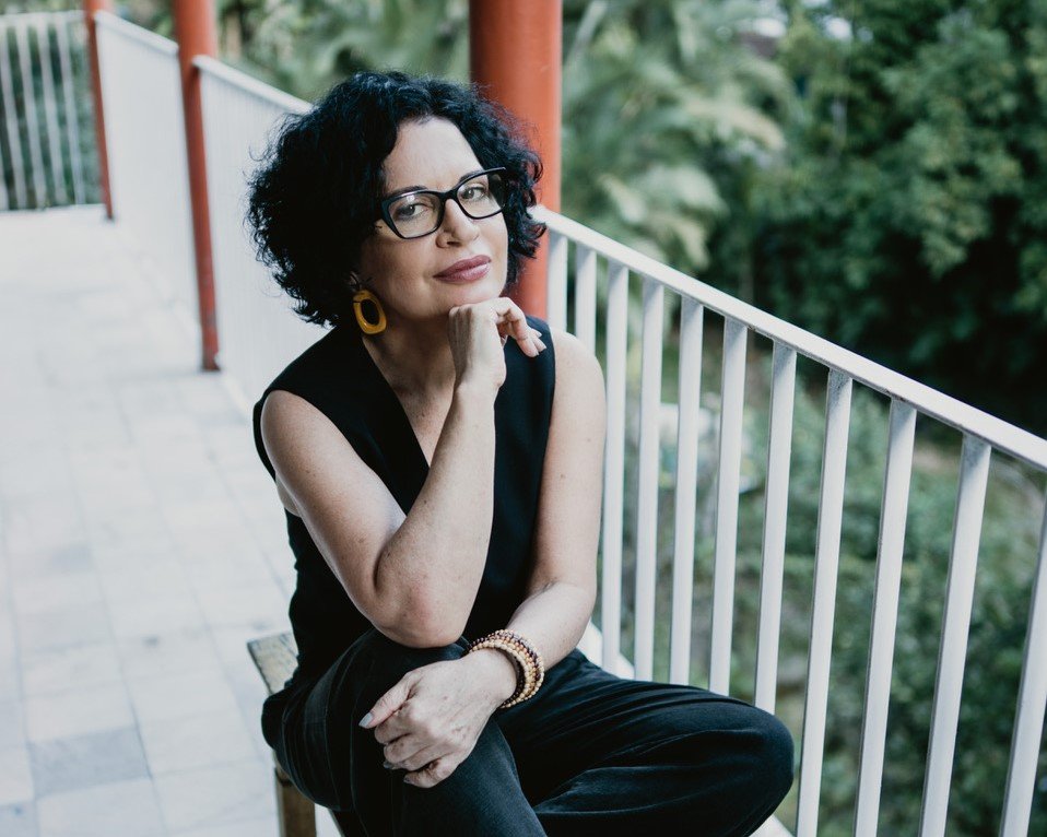 Viviane Mosé apresenta obra ‘Meu Braço Esquerdo’ em vernissage literário em Vitória