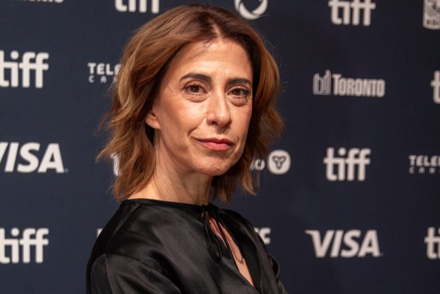 Fernanda Torres deve levar Globo de Ouro, sugerem palpites da revista Variety