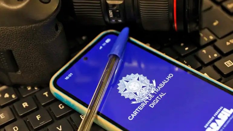 c92417e028c24415499ad811eb36eae1504df9e3679194ef27d7e7ebd5ac876f-capa