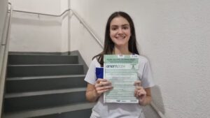 Candidata do Enem 2024 escolhe escada após imprevisto em elevador