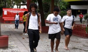 Quatro em cada dez jovens negros sofrem exclusão no mercado de trabalho