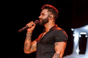 Gusttavo Lima é hospitalizado, cancela show em festival e fãs se revoltam