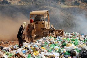 Brasil contorna lobby e passa a defender banimento global de plásticos