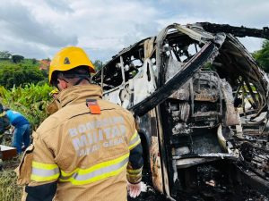 Motorista de carreta de acidente em MG fugiu para o Espírito Santo, diz PRF