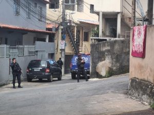 Operação desarticula esquema de tráfico que estimulava furtos na Praia do Canto, em Vitória