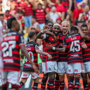 Flamengo vence e tira Inter da briga pelo título brasileiro