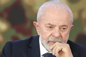 Presidente Lula passa por cirurgia de emergência em São Paulo