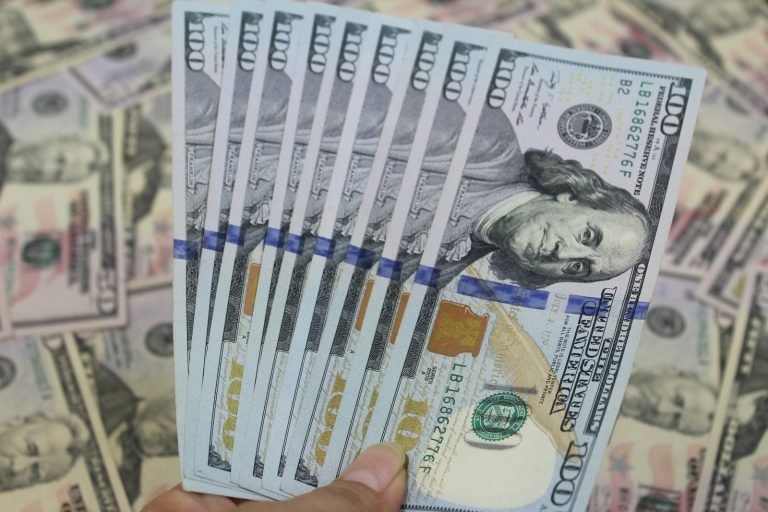 Com disparada na cotação, dólar turismo chega a R$ 6,66 em casas de câmbio