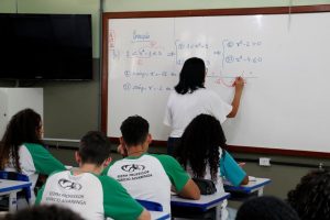 Abono de R$ 3,8 mil para professores da rede estadual do ES é aprovado na Assembleia