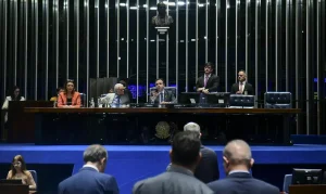 Senado aprova em 1º turno PEC de corte de gastos, mas medida contra supersalários é enfraquecida