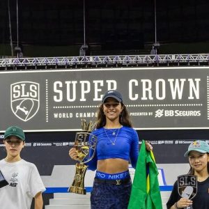 Rayssa Leal vence no fim e se torna tricampeã mundial de skate street