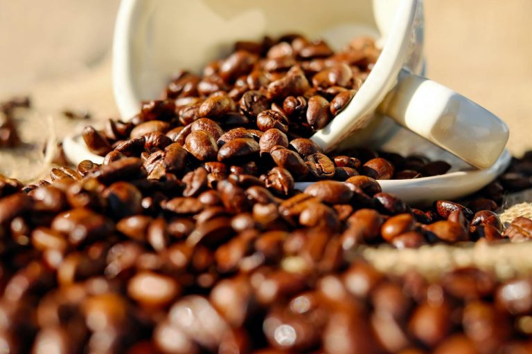 Quilo do café custa em média R$ 50 e associação recomenda evitar desperdício