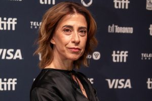 Fernanda Torres deve levar Globo de Ouro, sugerem palpites da revista Variety
