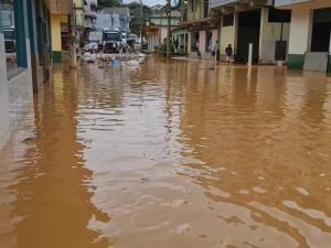 Mais de 1 mil pessoas estão fora de casa por causa das chuvas no ES