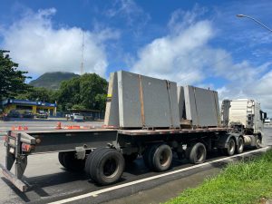 Caminhão é apreendido com 50 chapas de granito e amarração irregular no ES