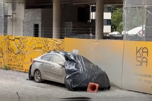 Construtora oferece carro 0km após cimento destruir veículo estacionado na rua