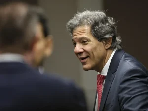 Dólar tem queda firme e Bolsa dispara, com novos dados internos, falas de Haddad e exterior no radar