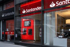 Santander elimina segmento Van Gogh em movimento para simplificar estrutura