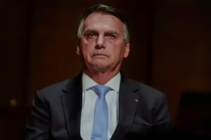 Bolsonaro é denunciado sob acusação de liderar trama golpista