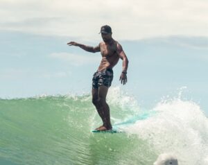 Capixaba Alexandre Escobar disputa 1ª etapa do Circuito Sul-Americano de Longboard