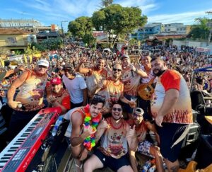 Tradicional carnaval de rua da Barra do Jucu retorna com ‘força total’; veja a programação