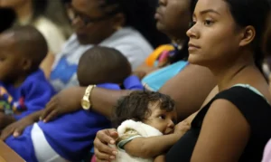 5 anos da Covid-19: mães vacinadas protegem bebês com aleitamento exclusivo