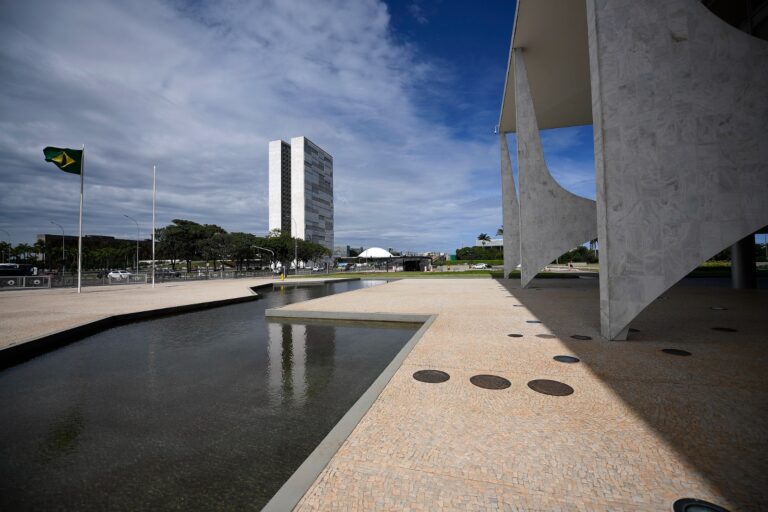 Da polarização à construção de narrativas: a evolução do discurso político no Brasil (2018-2024) e projeções para 2026