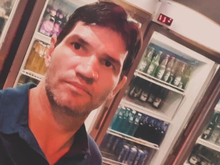 Dono de bar suspeito de matar jovem na Rua da Lama se entregou após acordo da defesa, diz polícia