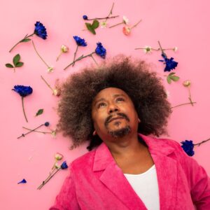 Chico César faz show gratuito em Vila Velha neste domingo (25)