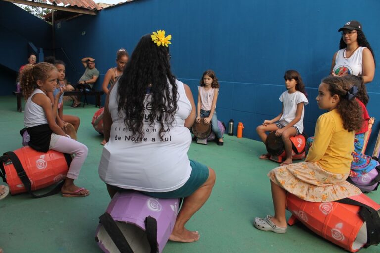 Projeto transmite os saberes do Congo capixaba a meninas de Vila Velha