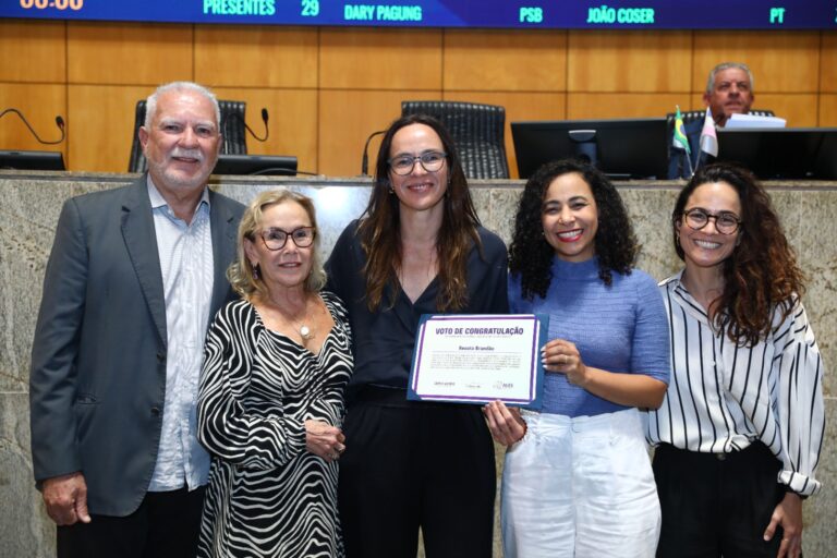 Produtora capixaba da equipe de ‘Ainda Estou Aqui’ recebe homenagem no ES