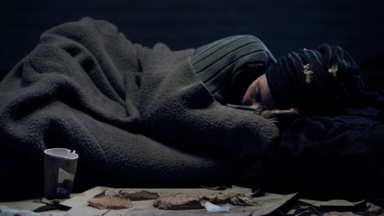 Frio no ES: Saiba como doar cobertores para população em situação de rua em Vitória