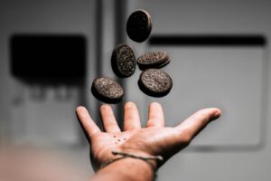 Biscoito recheado pode tirar até 39 minutos de vida saudável por porção, diz estudo