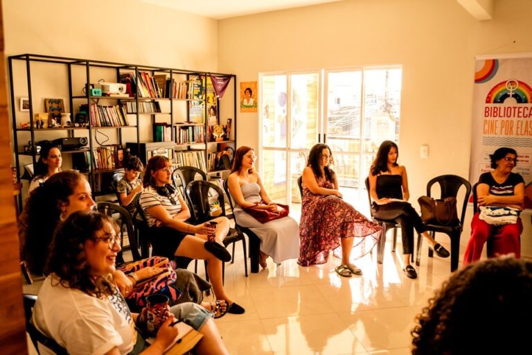 Oficina gratuita de zine em Vila Velha promove arte e incentivo à leitura