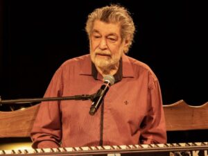 Wagner Tiso toca clássicos dos Beatles no Teatro Universitário nesta quinta