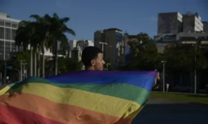 Registros de casamento homoafetivo sobem 26% nos cartórios do país em 2024, aponta levantamento