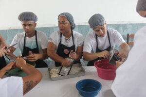 Oficina de culinária em Cariacica valoriza herança alimentar dos terreiros