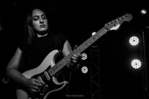 Guitarrista Mariana Gruvira estreia como solista no Santa Jazz 2025